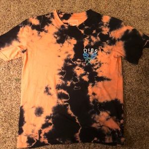 I am selling a Buckle tee shirt